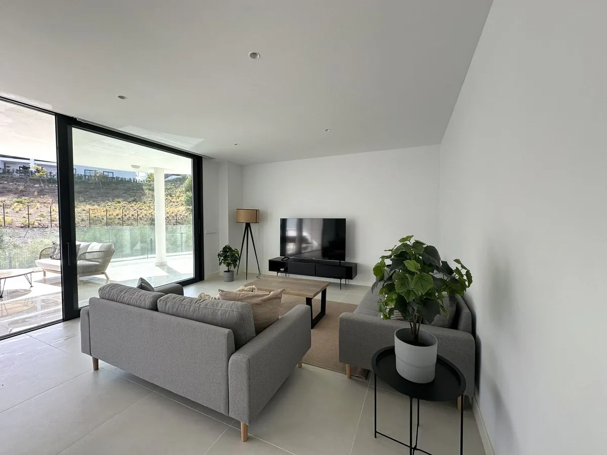 4e81a049-e9d6-4f23-afa0-0bbc853be13d