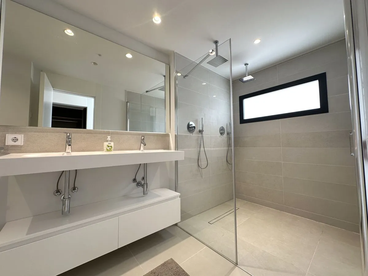 fee0b8fd-05f7-48eb-ba82-b724423caf00