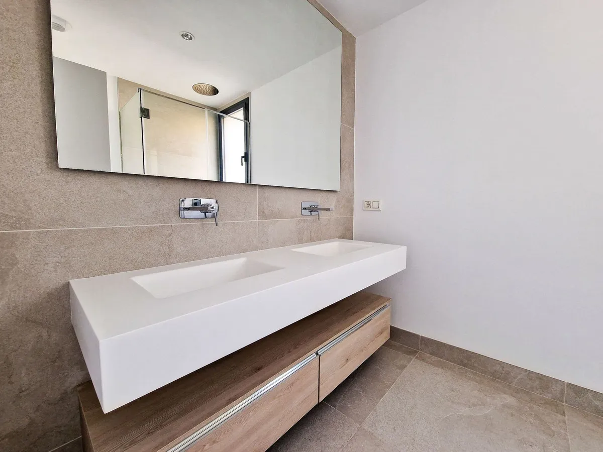 3b9380c7-bb91-469a-a983-e3dbbc80e1fe