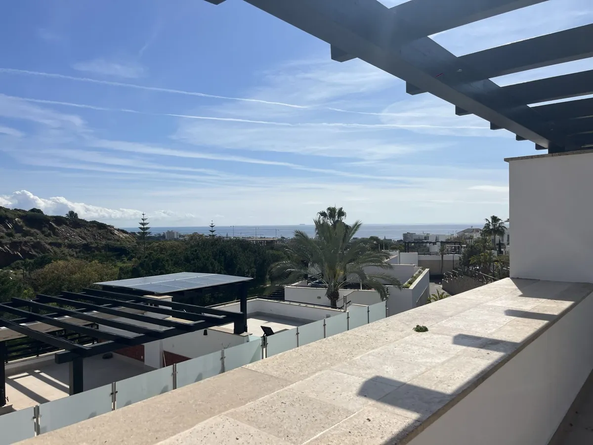 818f3cf6-35d1-42ab-8706-02cdd67c8f2b