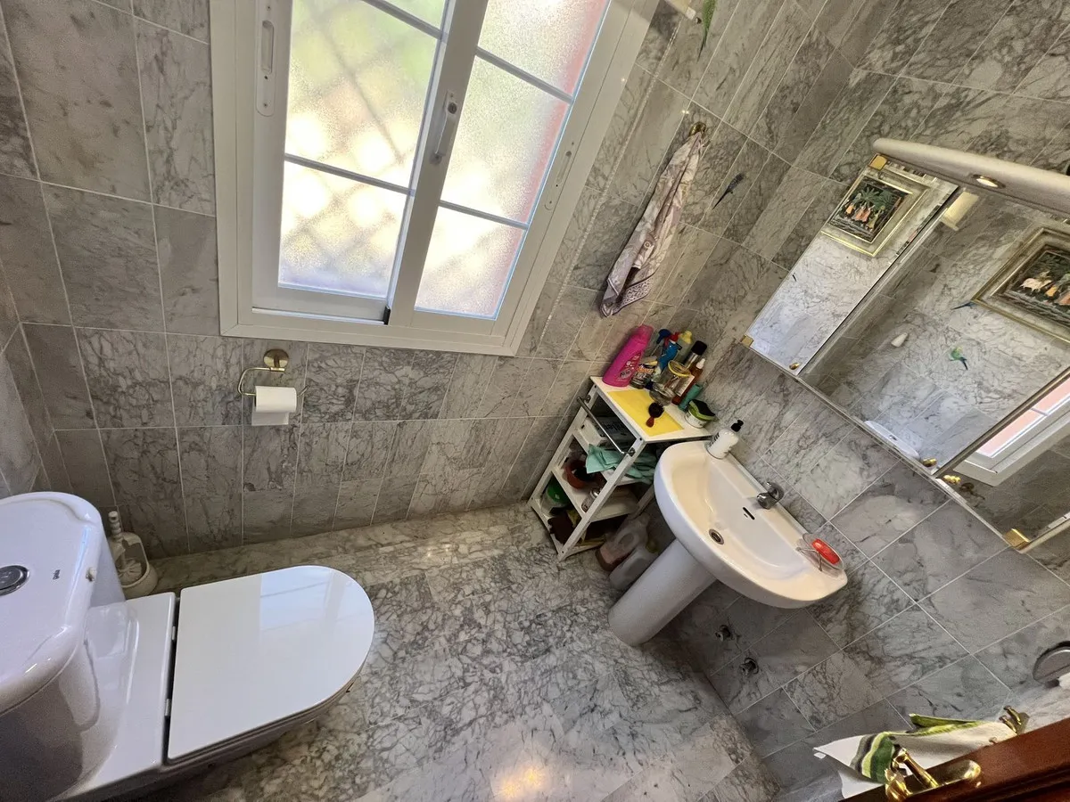 81423656-5c6b-4394-8184-b842de545367