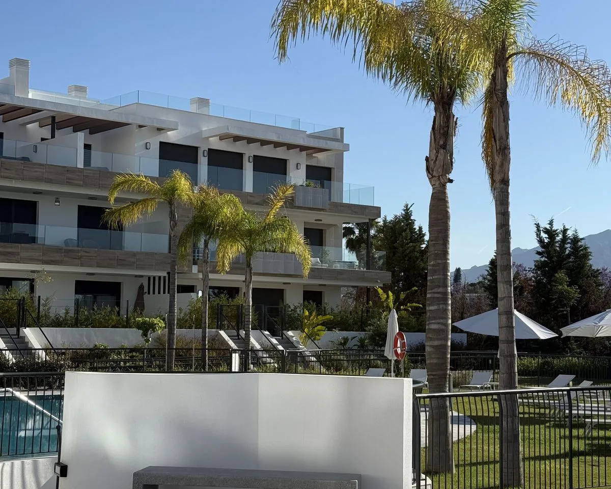 b5f7d548-01d9-496e-bafb-c9581b3e47d2