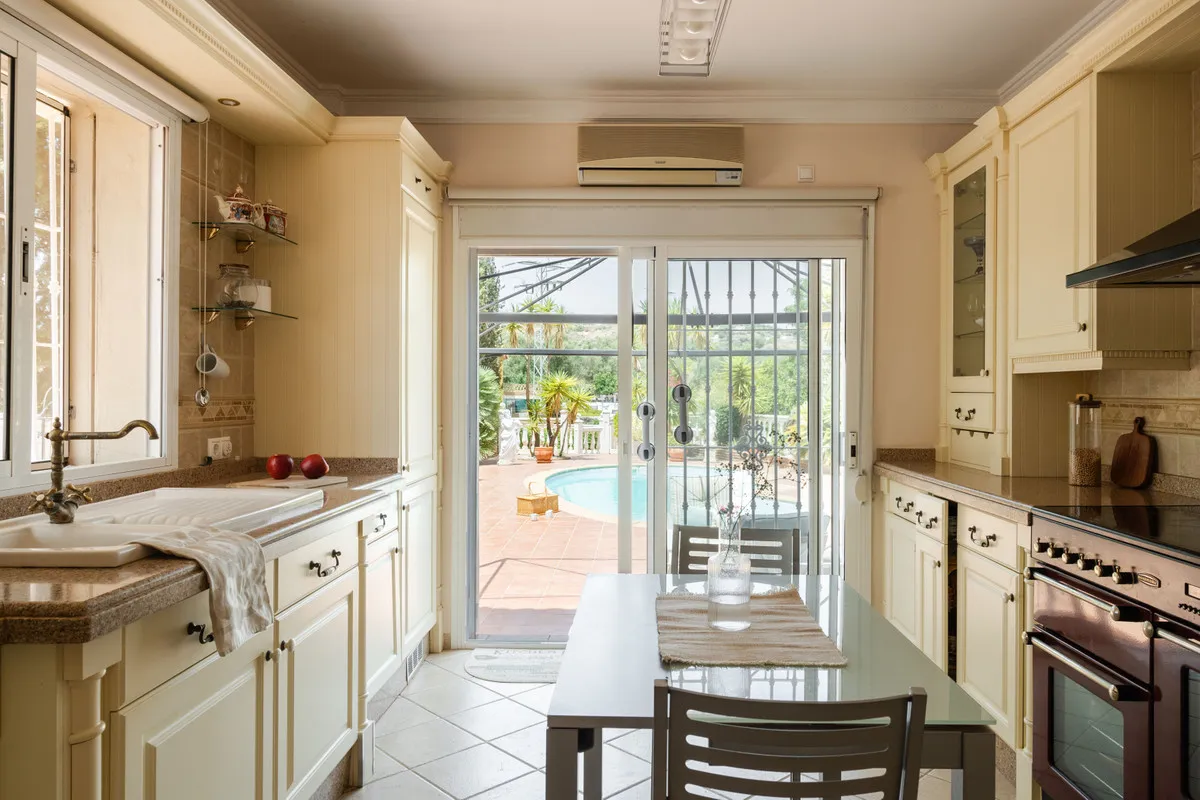 27a8a42a-393b-43ff-b3e2-dff5f2a78981