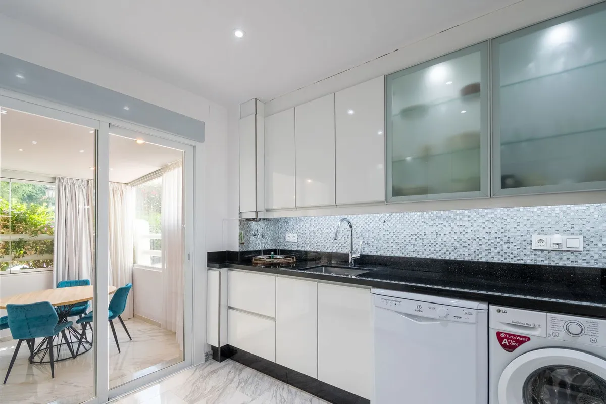 25eb3c4b-087a-48fe-a721-b13f921aa387