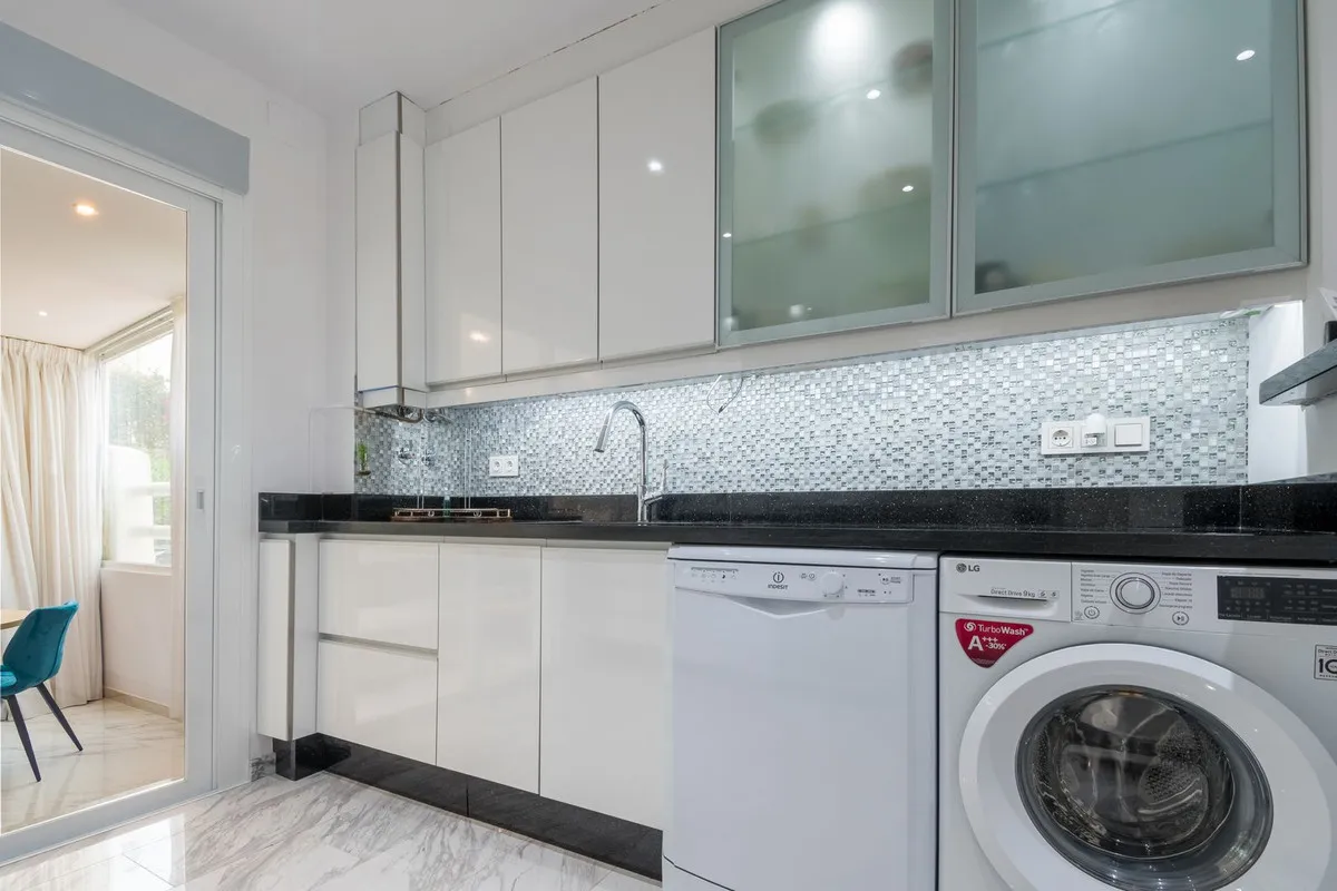 63aa1b76-b348-45ac-b3dd-70fb4af3b053