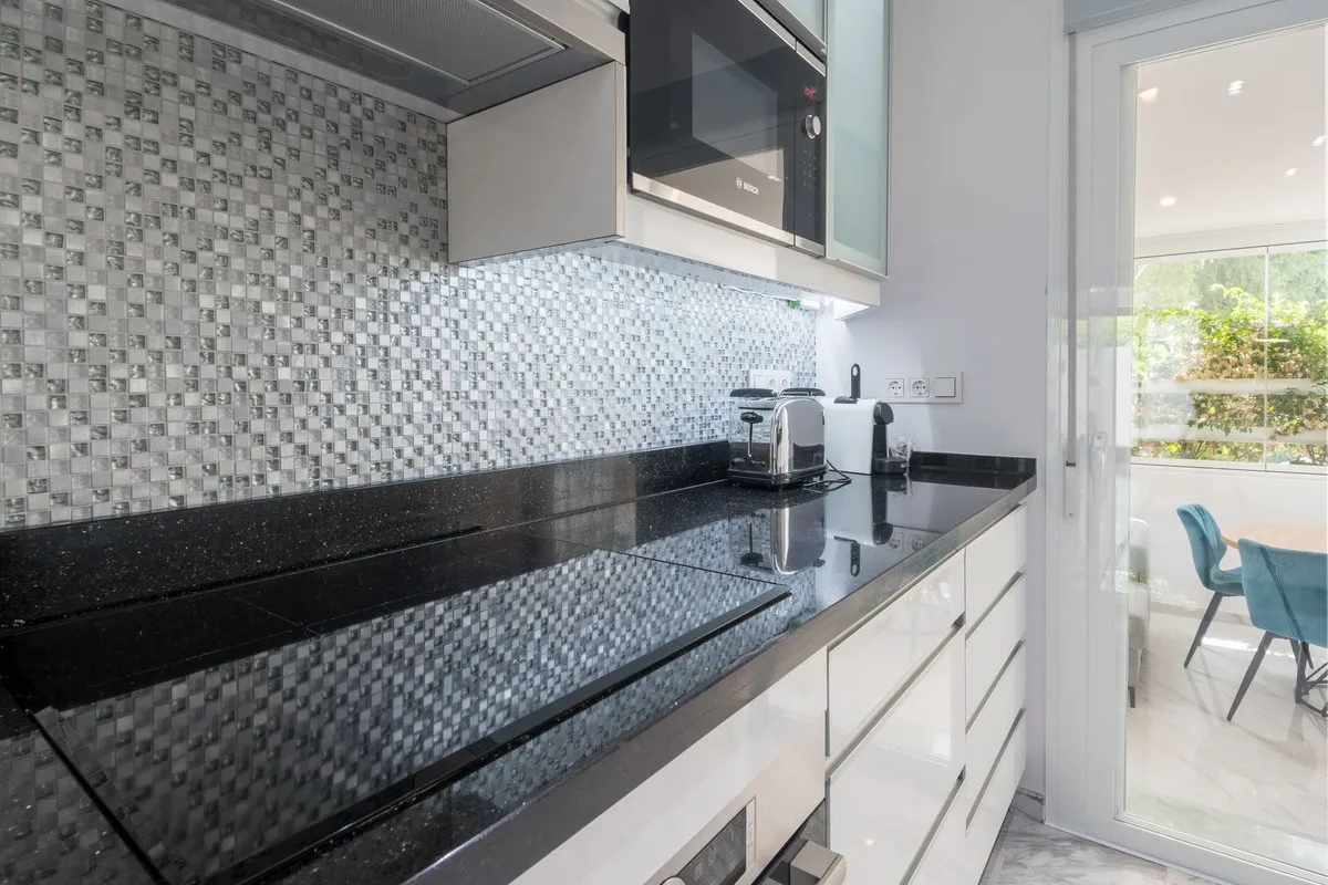 7fb38fda-aadd-47e6-b817-a063a48d4233