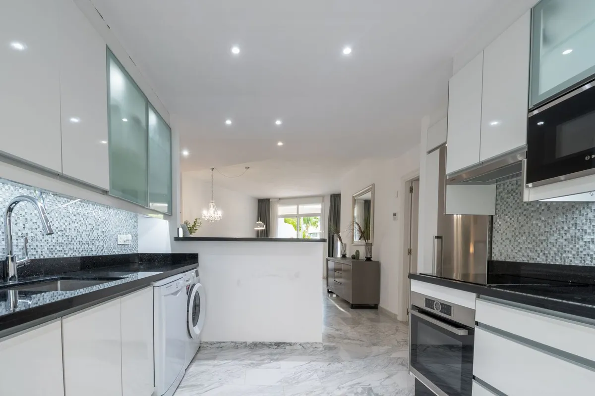 a9abecc6-ebd4-41be-bf74-3c6f66fc748f