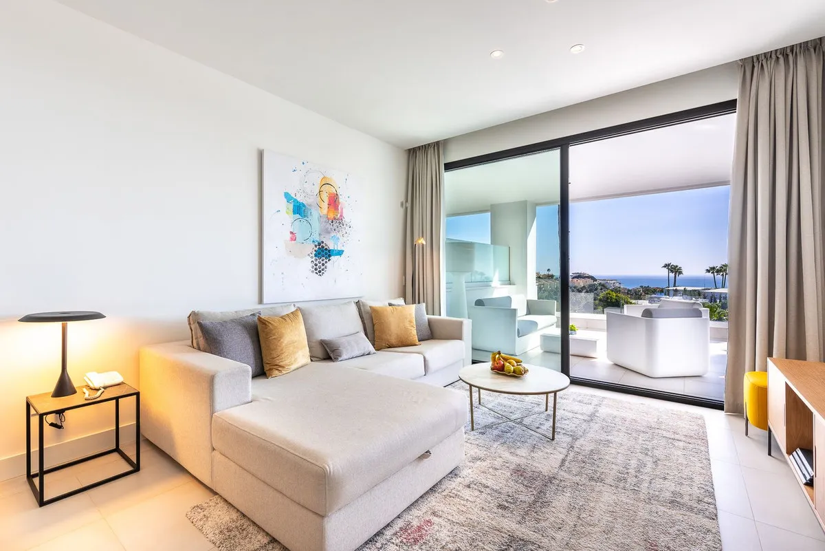 f86f41ad-1a6e-4d38-b8ba-0a8274e75745