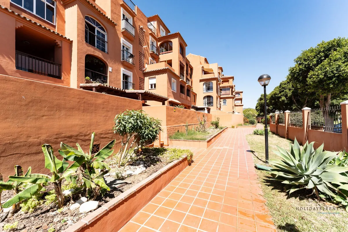 b9651ab7-18cf-42d9-adc1-83e9de0ed620