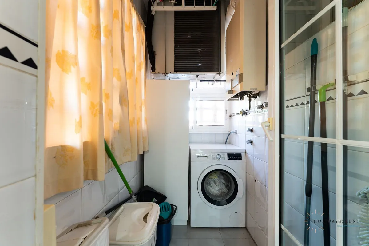 e71f7b82-5584-43ca-b235-63611ff2313f