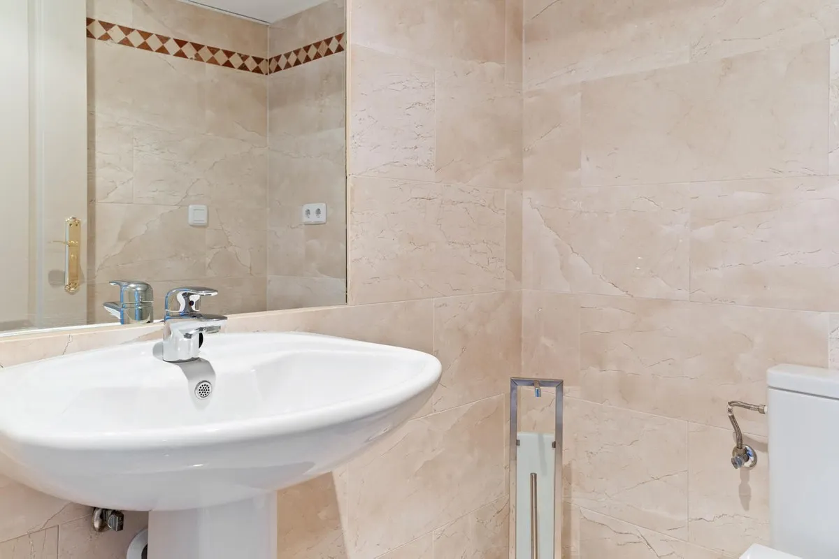 211b8ebb-a9ec-4f47-9e83-ce5a82efa011