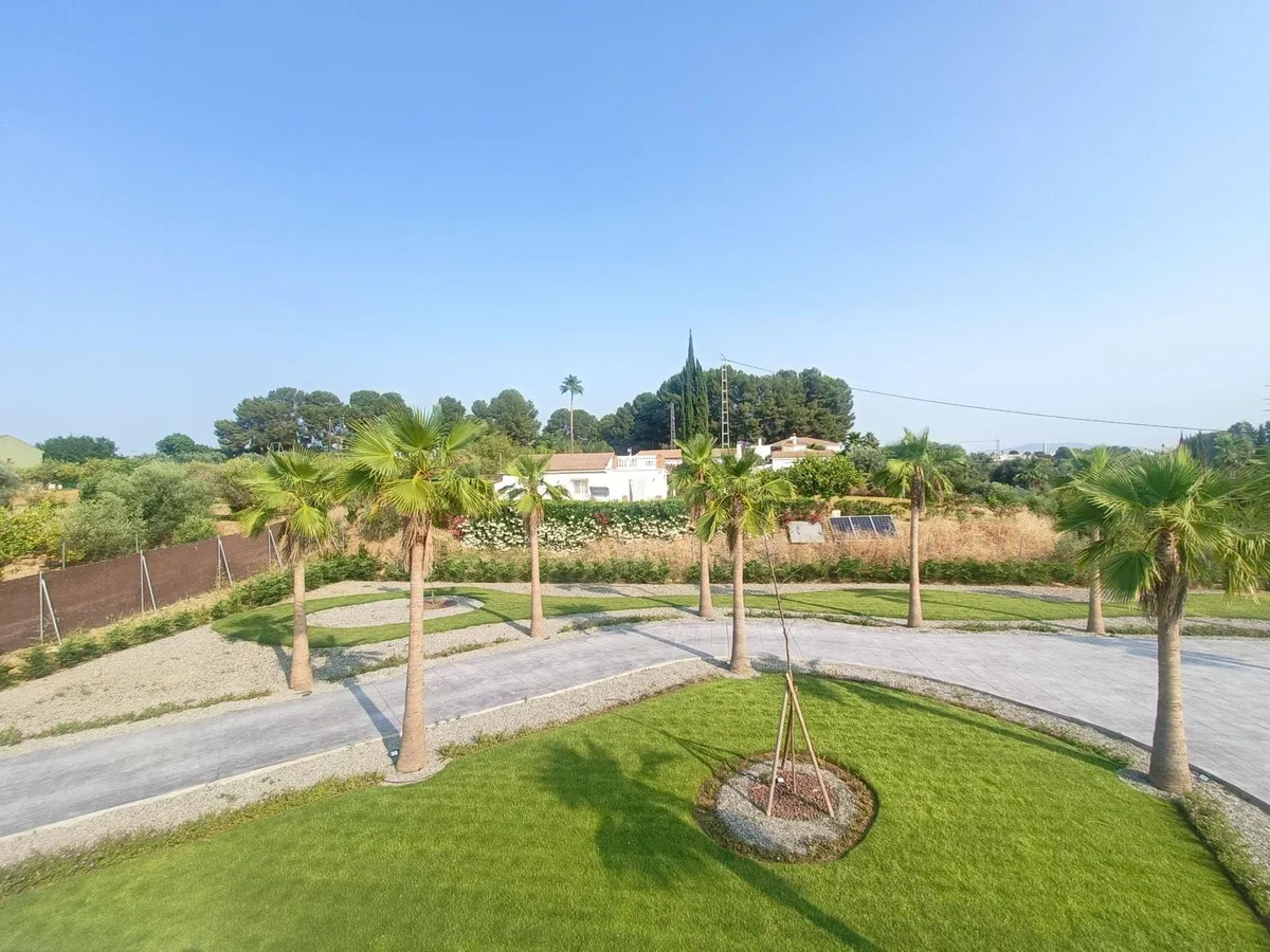 099475e3-5381-4d6a-ad86-e57de0348f9e