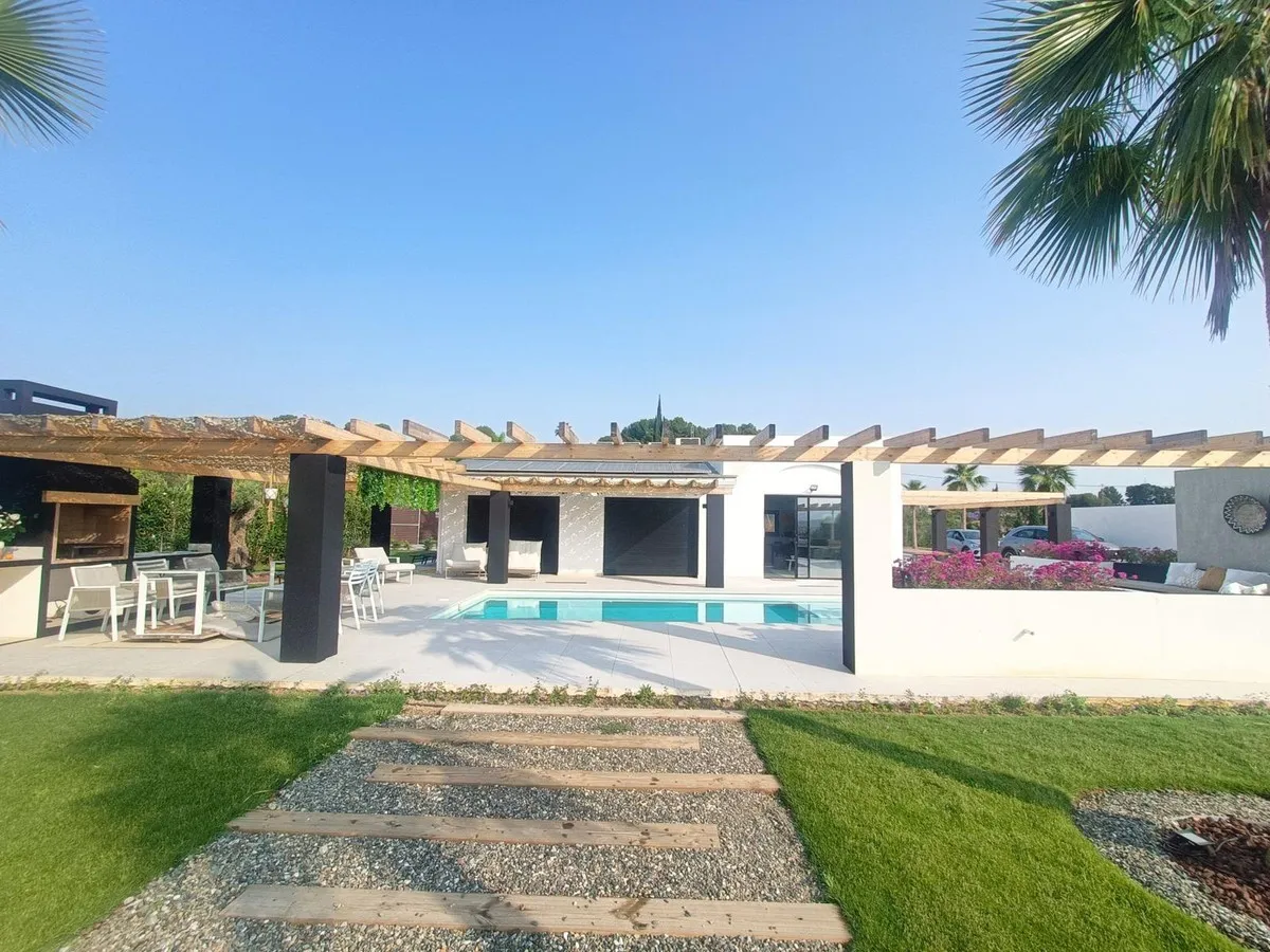 8fc609fd-76de-4245-9423-8495a571ea1c