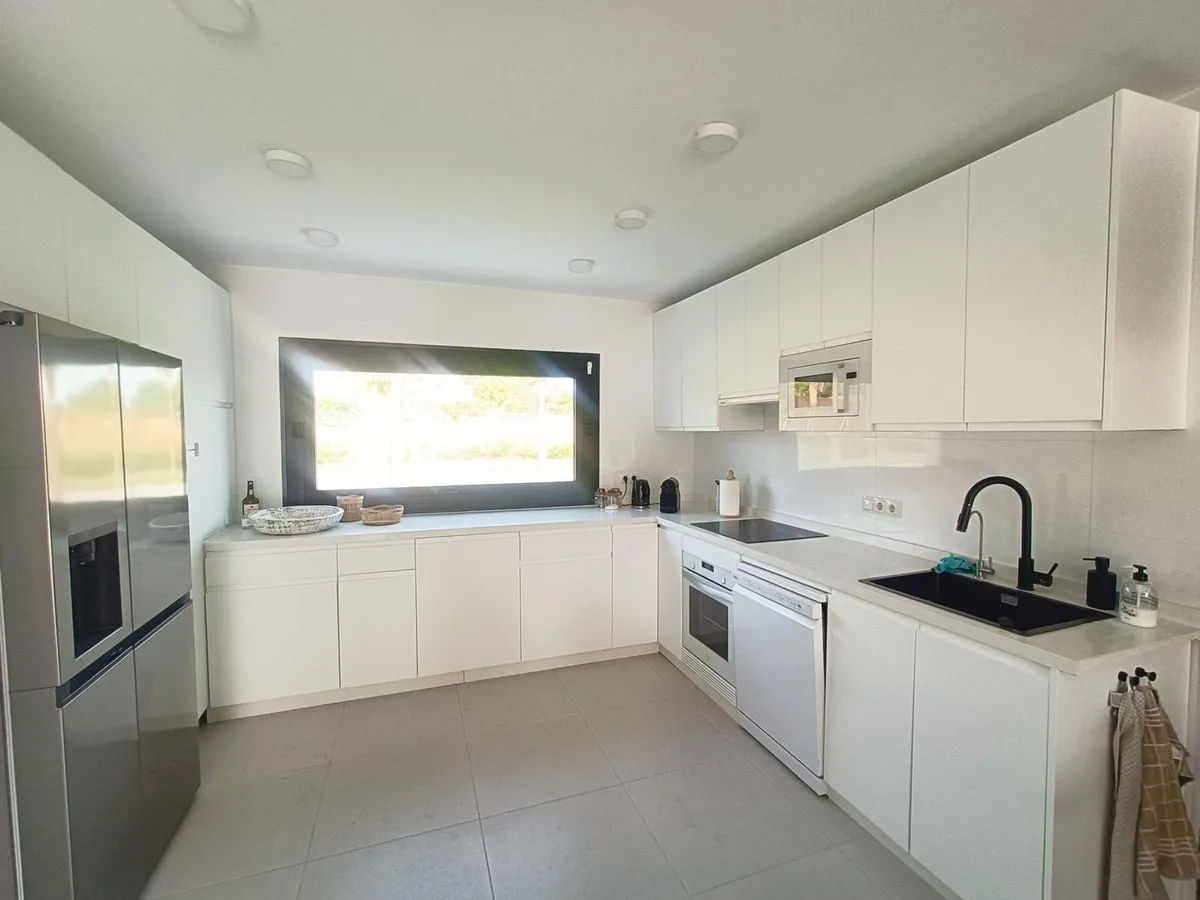 e734e5cb-7a54-482c-80e9-40fe792d9c33