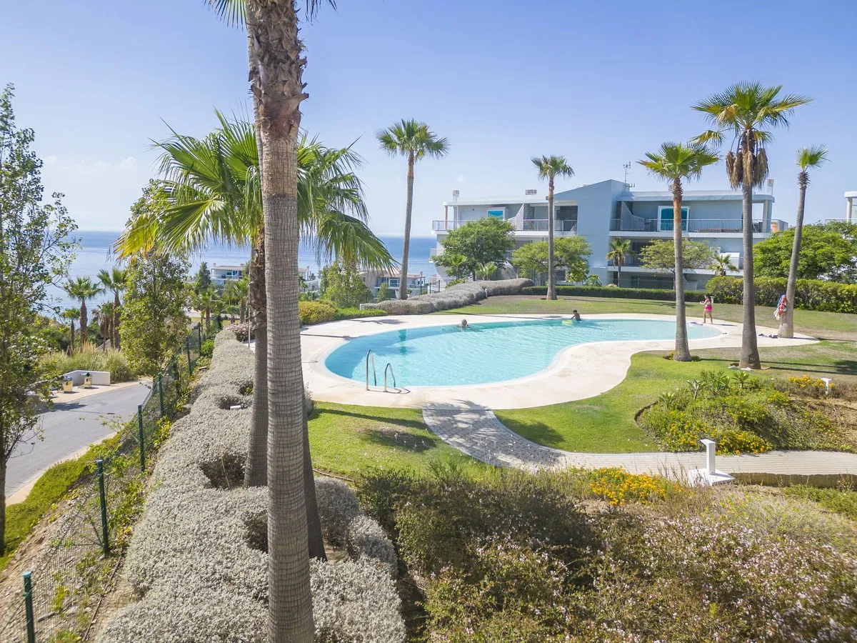 2e02c0c9-e945-49b4-ba23-4415fa5d1859