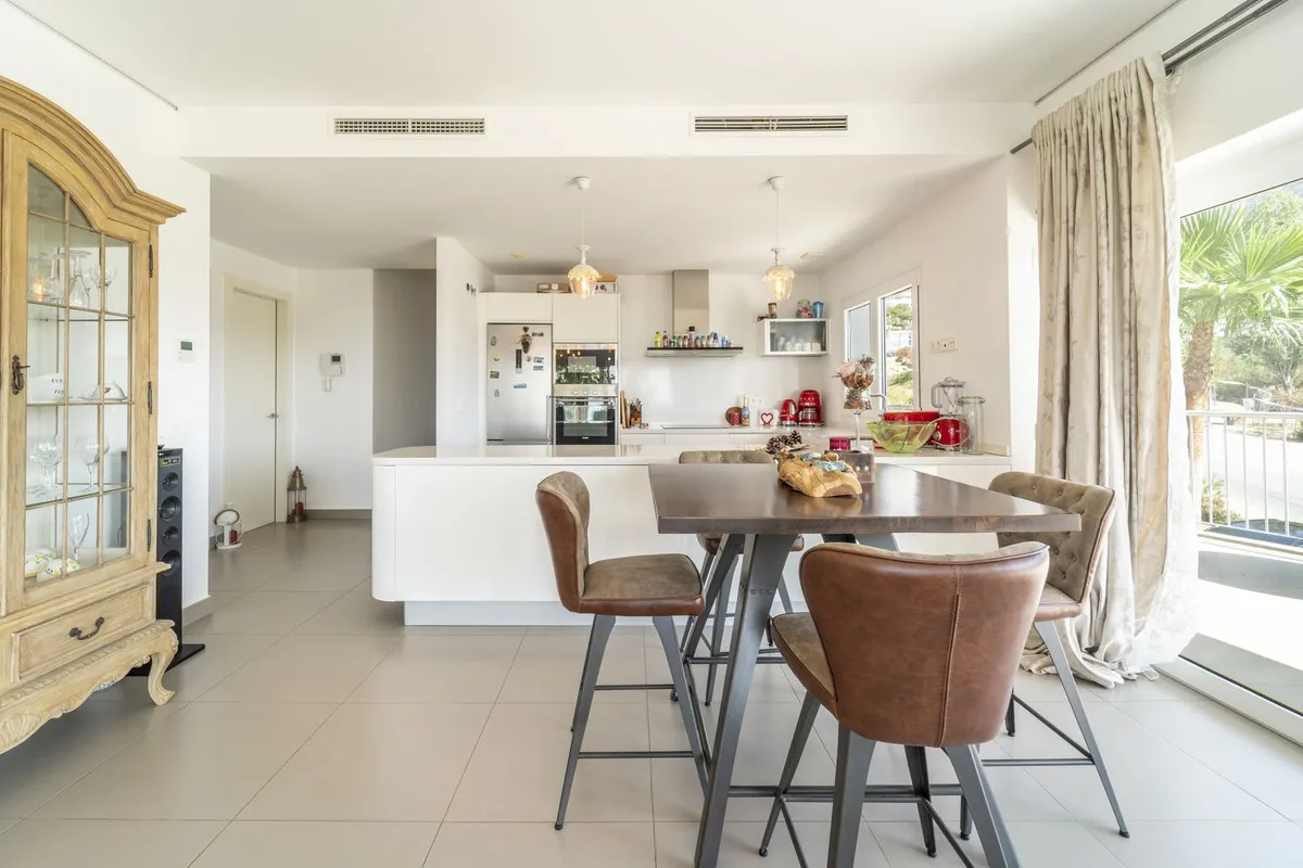 6c5f0aca-b3fc-4496-8c64-b4aca9ea9152