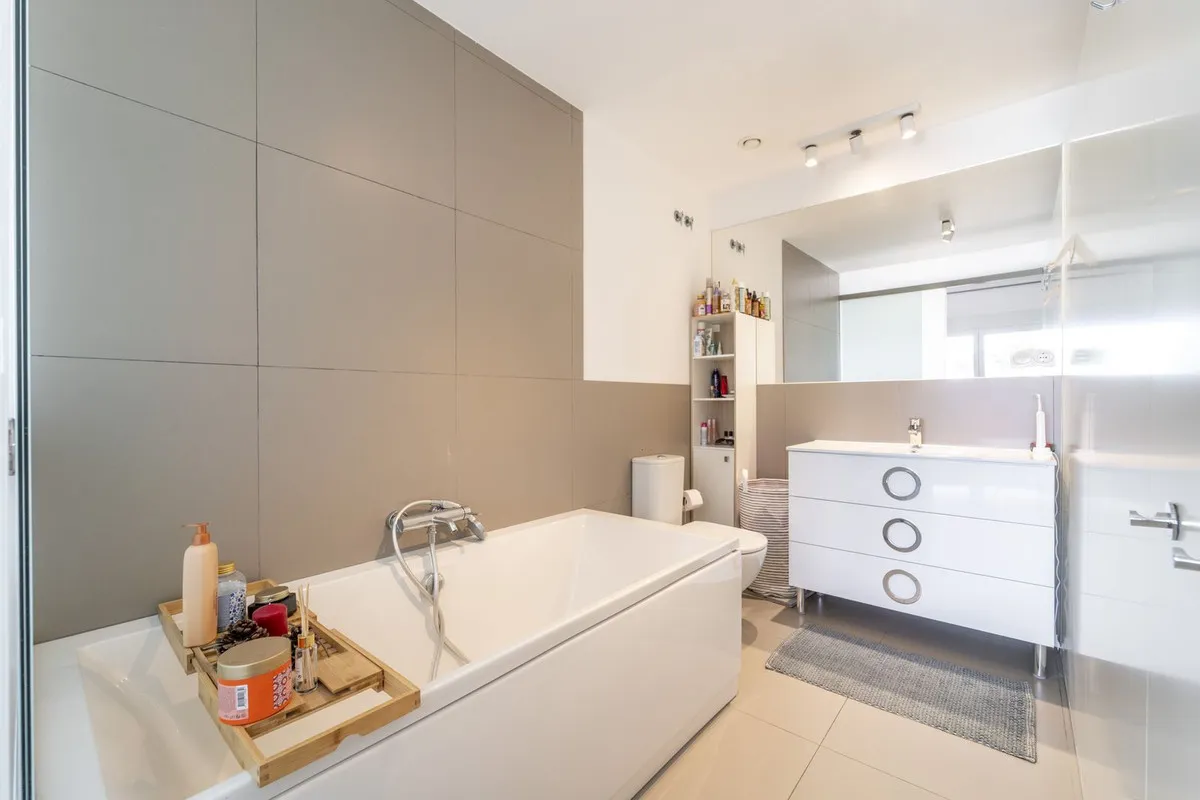 a557e529-1e97-47e9-bfe0-fc8d430e5d86