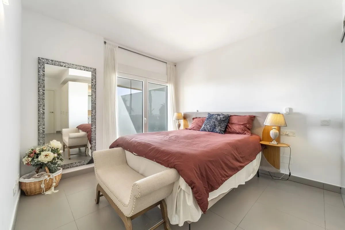 e2f86576-c1d6-42f9-8dd0-3572f7946f5b