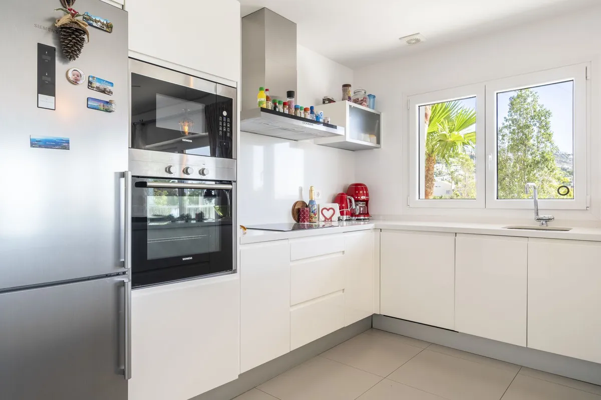 ec553643-8561-46c2-bb31-f03a48535248