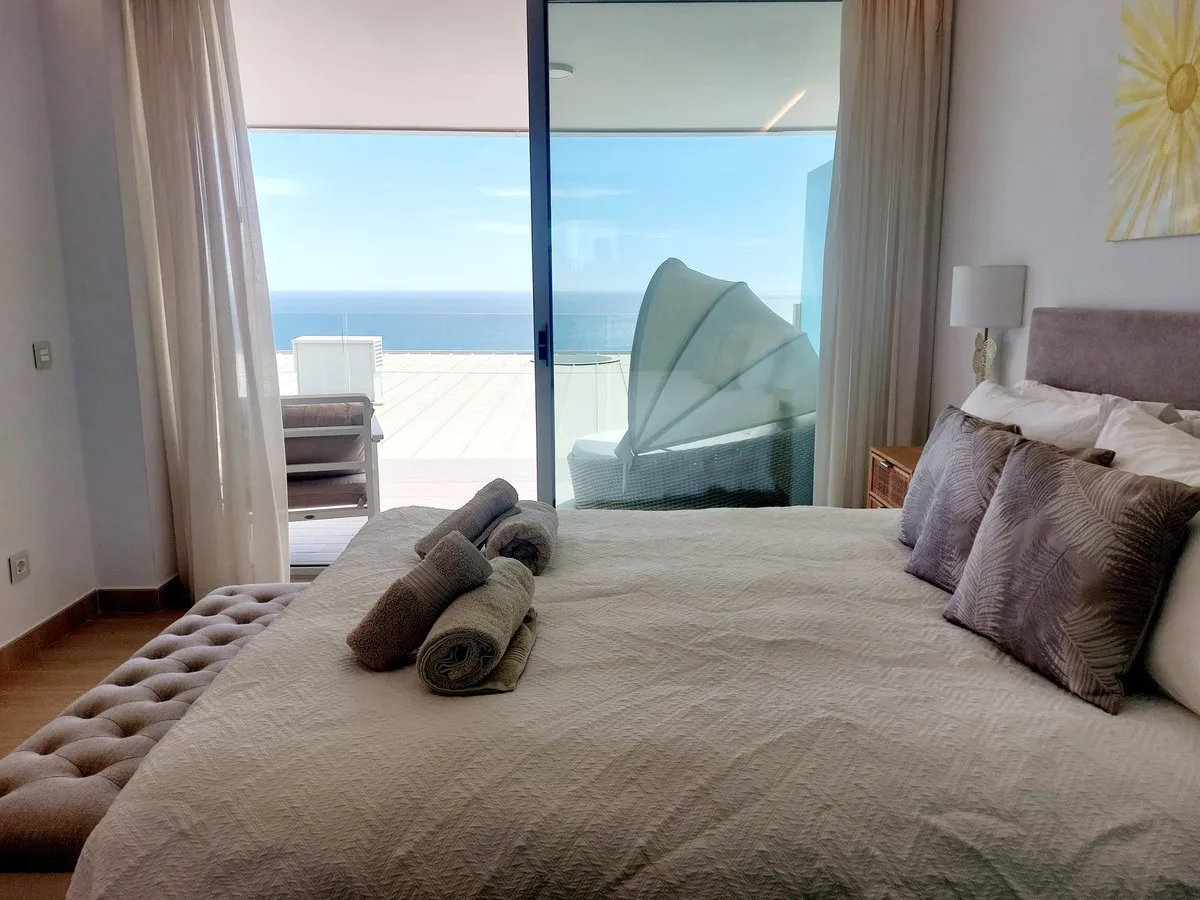 b1918104-5b22-4b17-a880-14f4de36932a