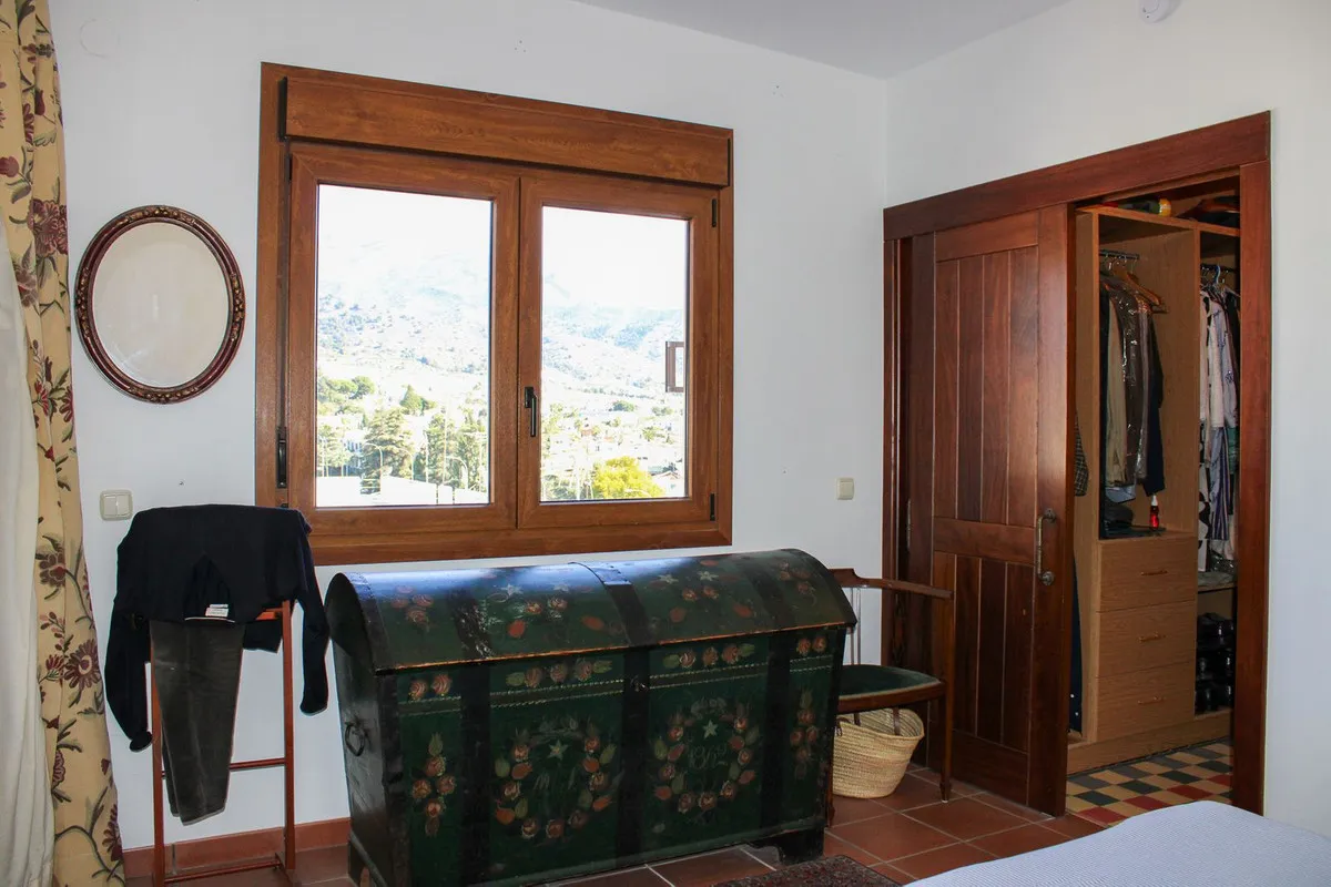 17bde733-014e-4443-8beb-f4a05f93b20d