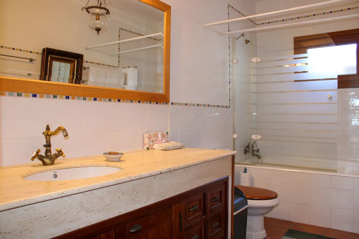 4f1ba059-8e33-4d25-9947-4d963aed4904