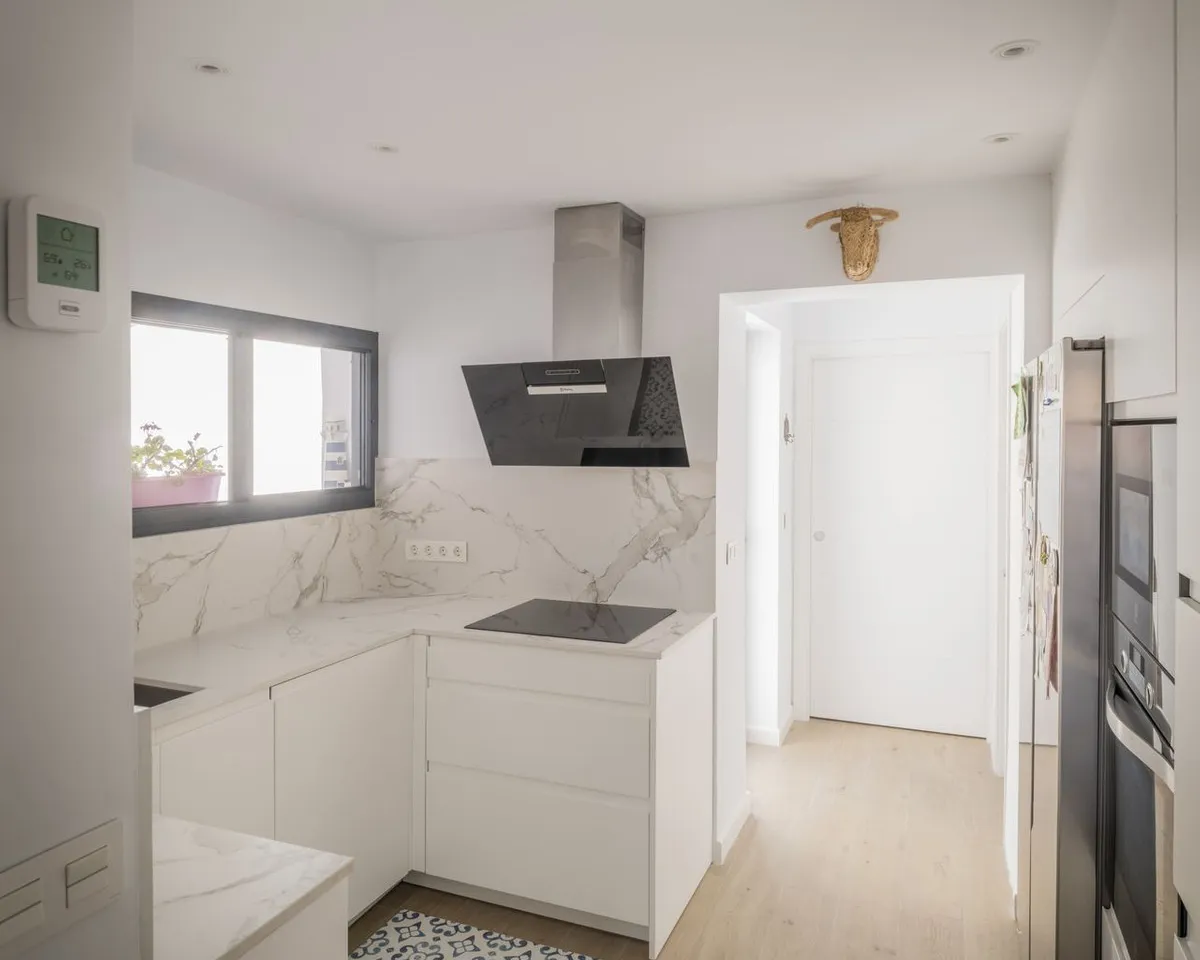 209de242-a22d-4bd3-8fd1-7af9afd2db02