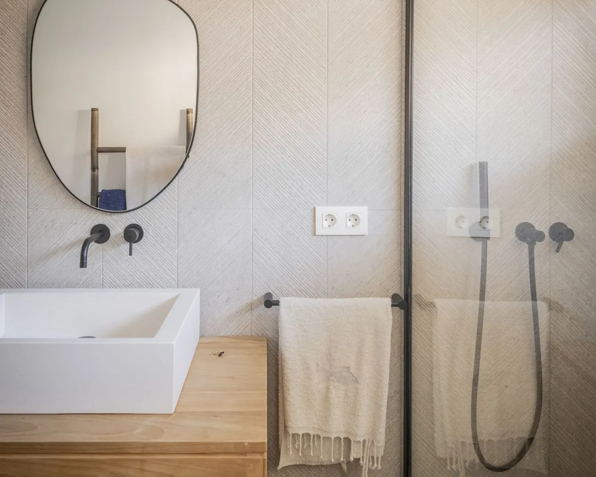 ddce932c-1bd8-46d0-84f5-2babd464e90e