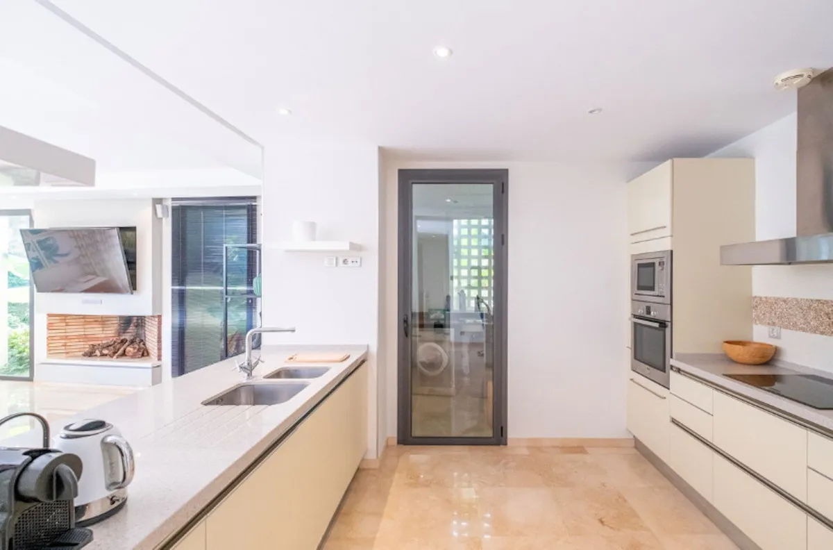 ab2054d6-0d24-4852-a54e-89020946aaab