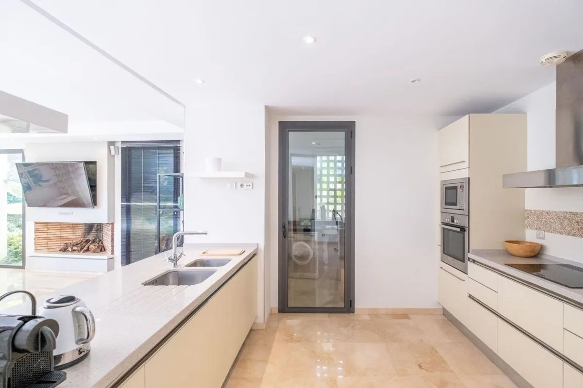 039fed2a-c112-405c-a59c-43f7b9bf0ec3