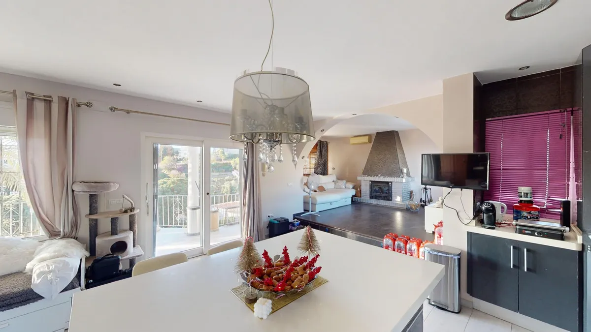 b2fe5dc9-0aff-4138-aa70-3b508adc6595