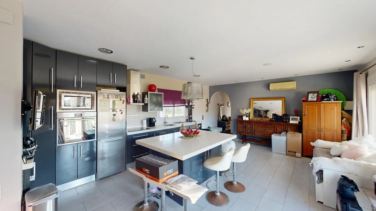 c0d97e4b-aa10-46f6-9aef-086989a3722a