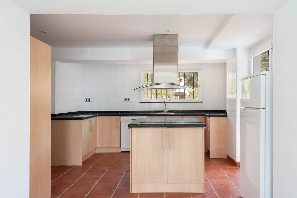 0ab4e476-f4fd-4579-8c27-8041af2642ea