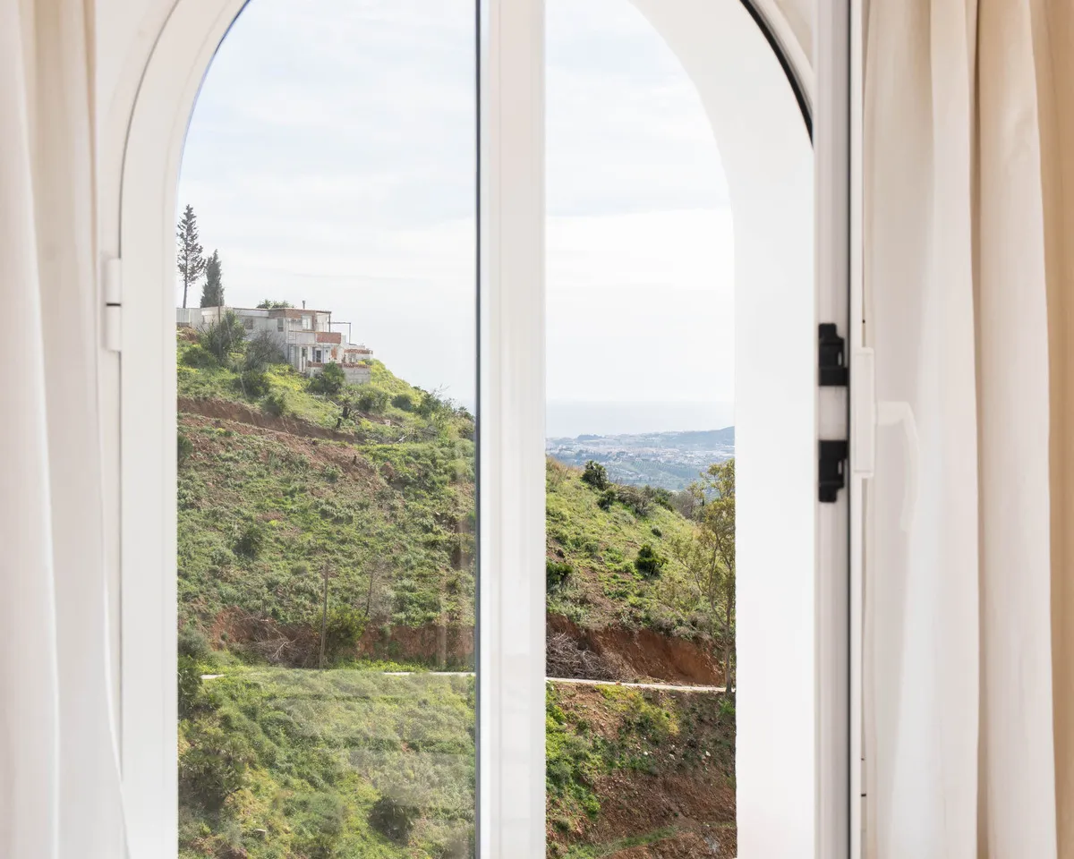 7a4b5b91-2f33-4bbf-a7d2-cbd64b527f54