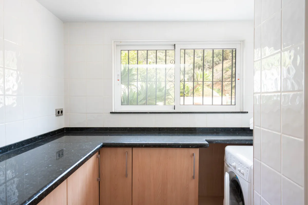 81f7b244-9100-4b08-99c9-11d4763ad64a