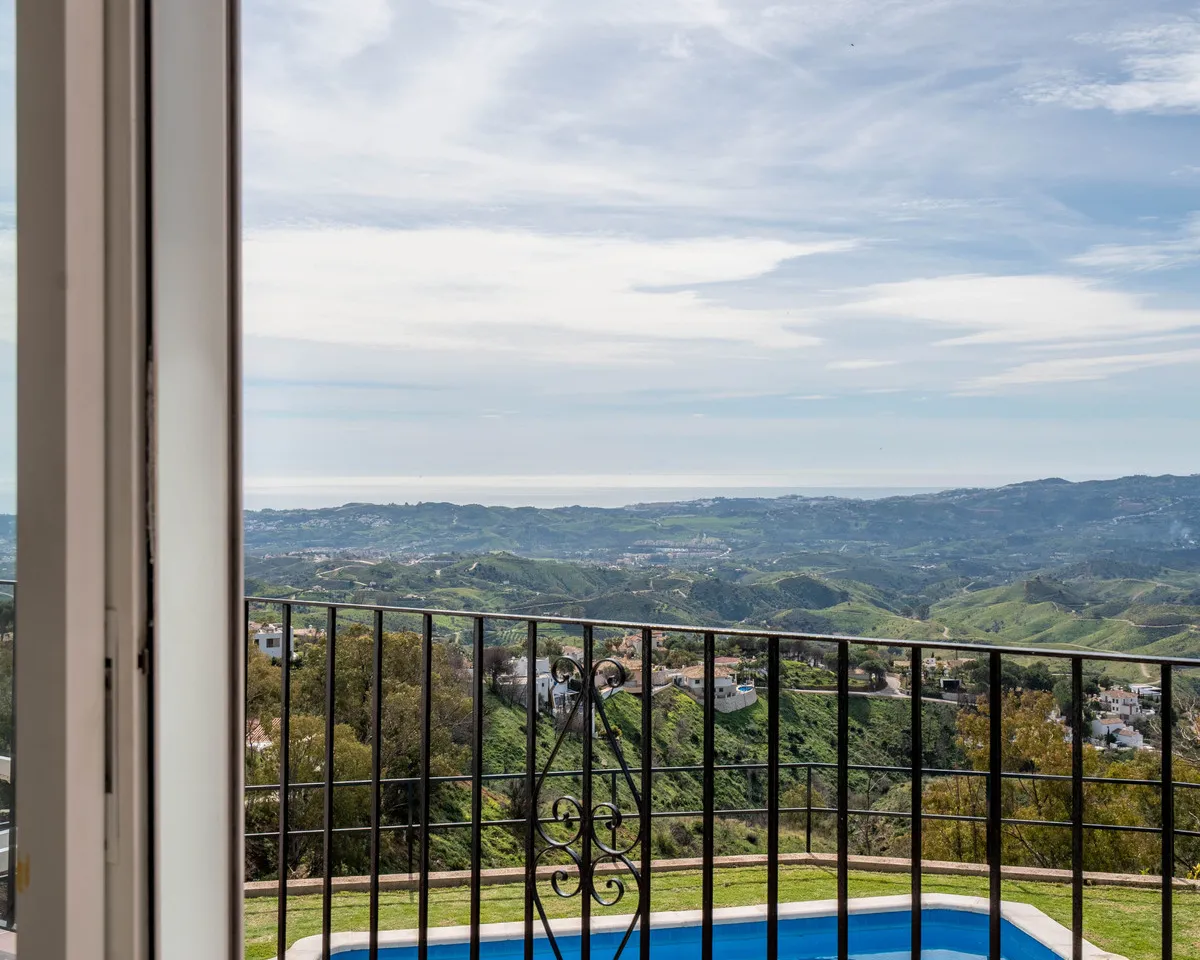 e2ab29cc-373f-47fe-a446-8498418af0f5