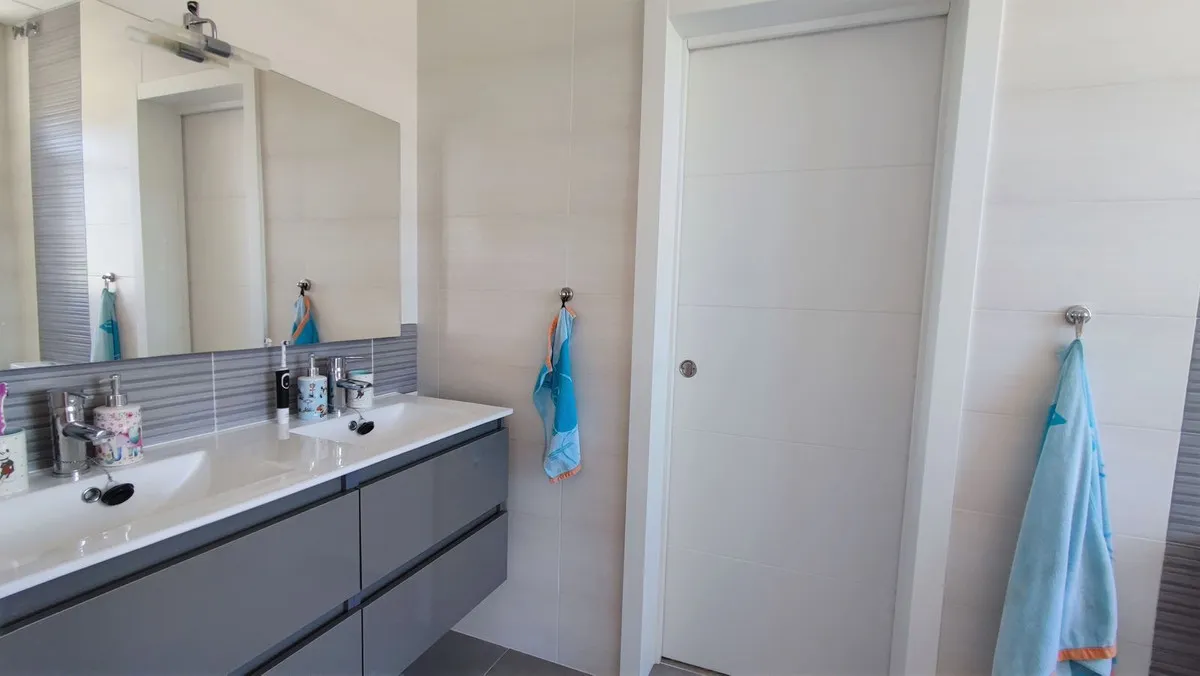 e93b5dd1-2392-402e-a701-5d62ed30c8a4