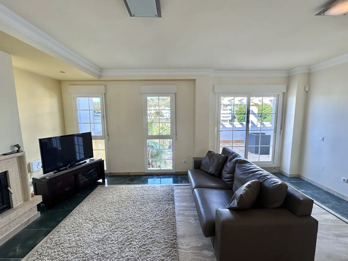 b581d024-9d3f-4989-8045-4d9b68354a75