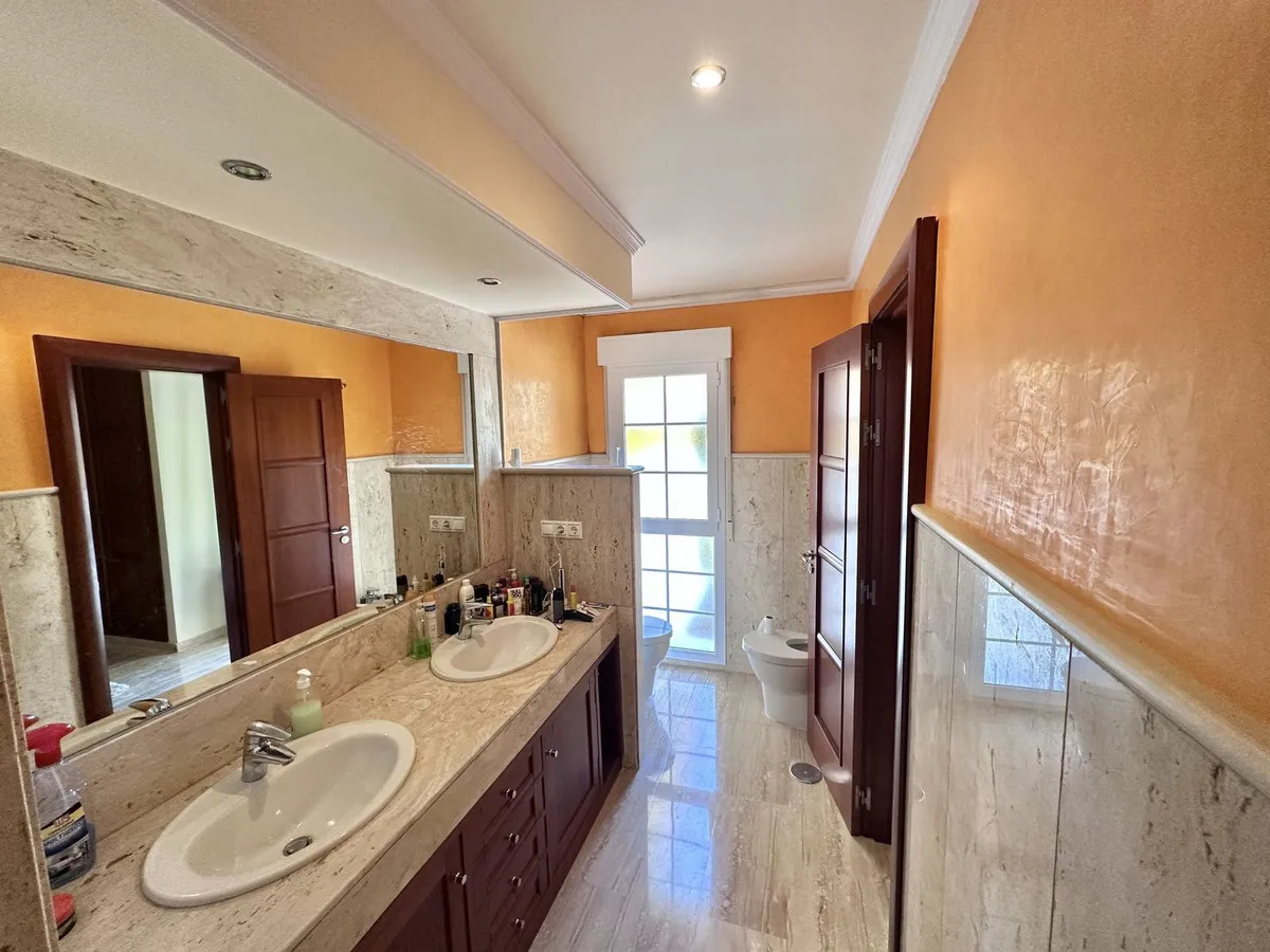 f9045f4f-bf9e-4ea5-997b-6626cc052d78