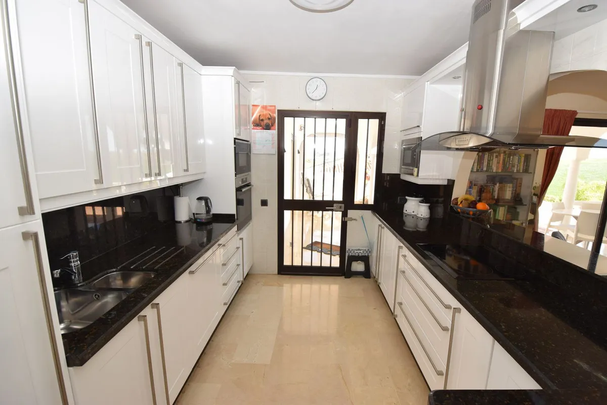 bbfbe4f7-24a2-46f0-a906-74afe755b947