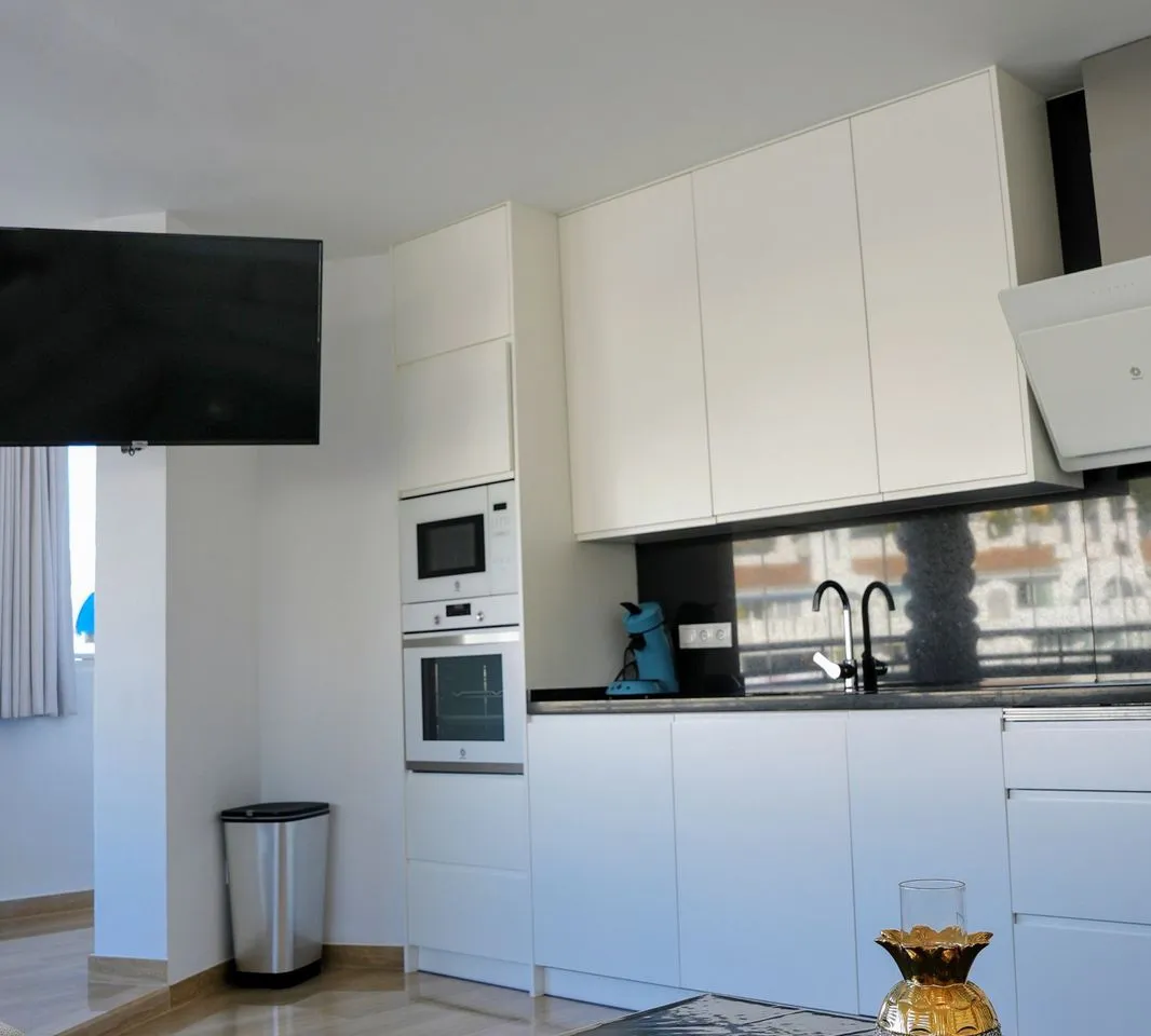 b180ce00-7795-4847-922f-8108644ab5b3