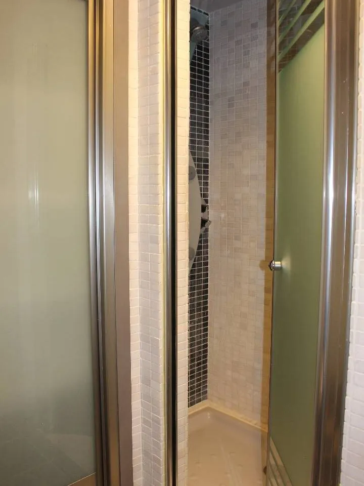 1fb85f0c-0876-4f13-adfa-7acd2d8e1700