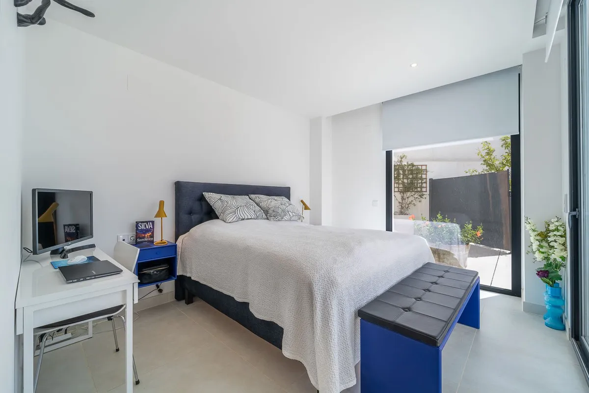 a8709932-19e5-46cf-a438-595fd3a815cc