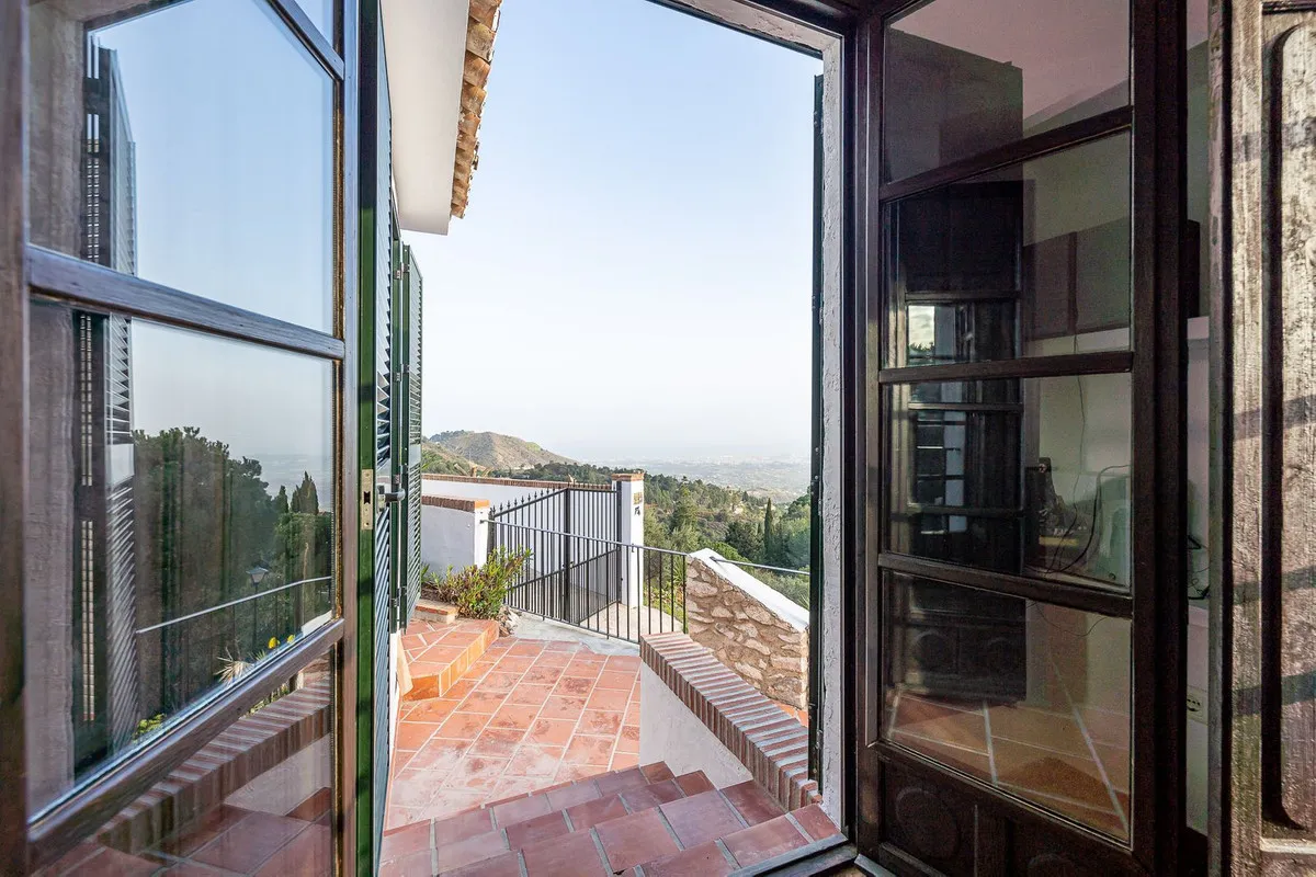 5c411f75-61d6-48be-bdf9-74a359a0d042