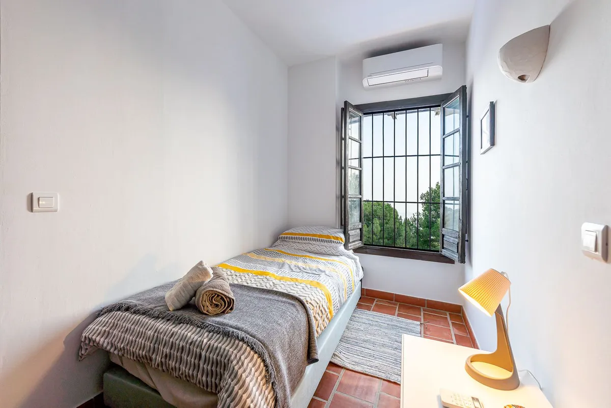 5dae29fd-c0c4-47bf-ab80-11453ecfb1cb