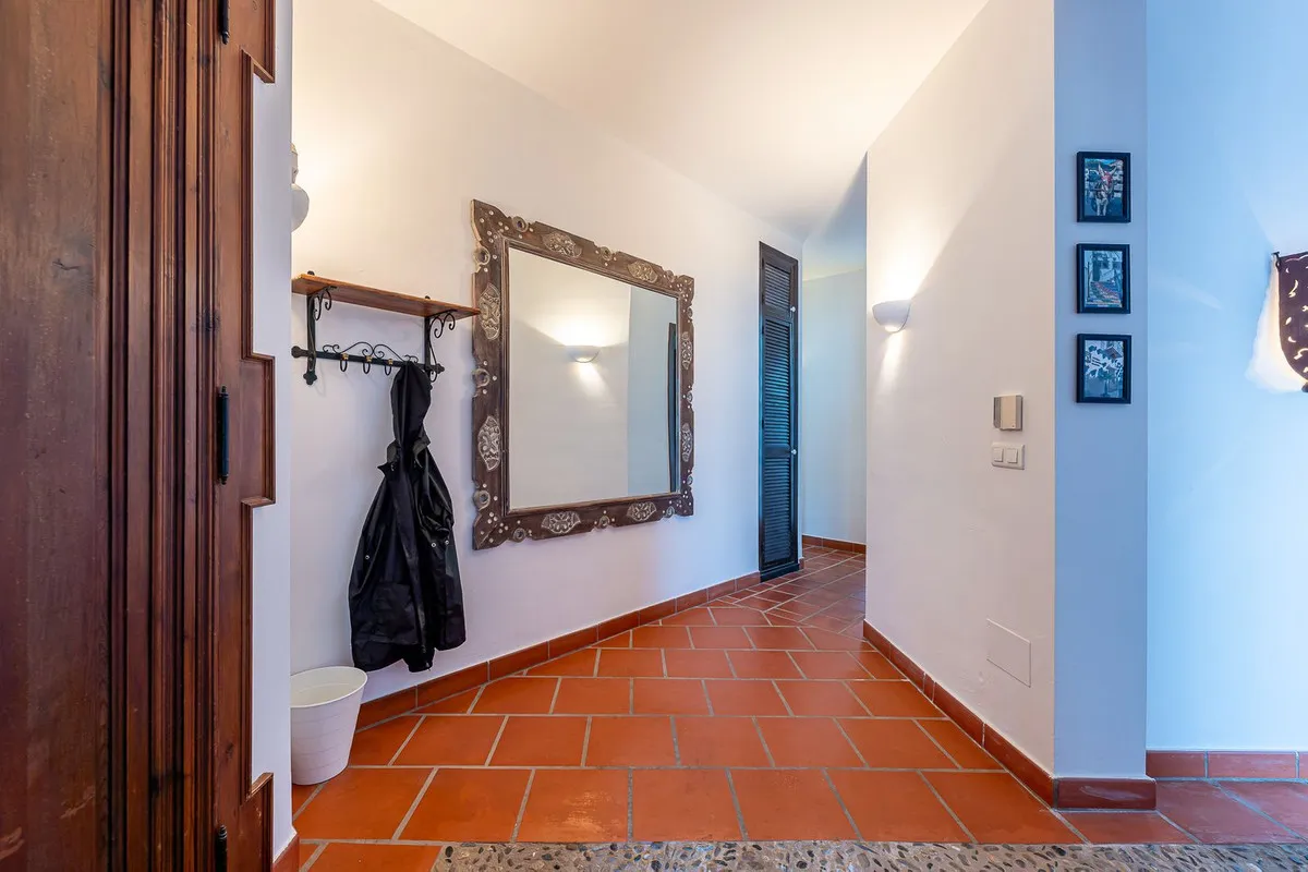 879d3bed-34d2-4fe6-9b93-25ba6b93a403