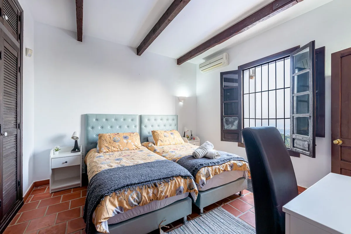 b6ce13d2-c1b6-47a3-85ad-9fbb7caf7c7e