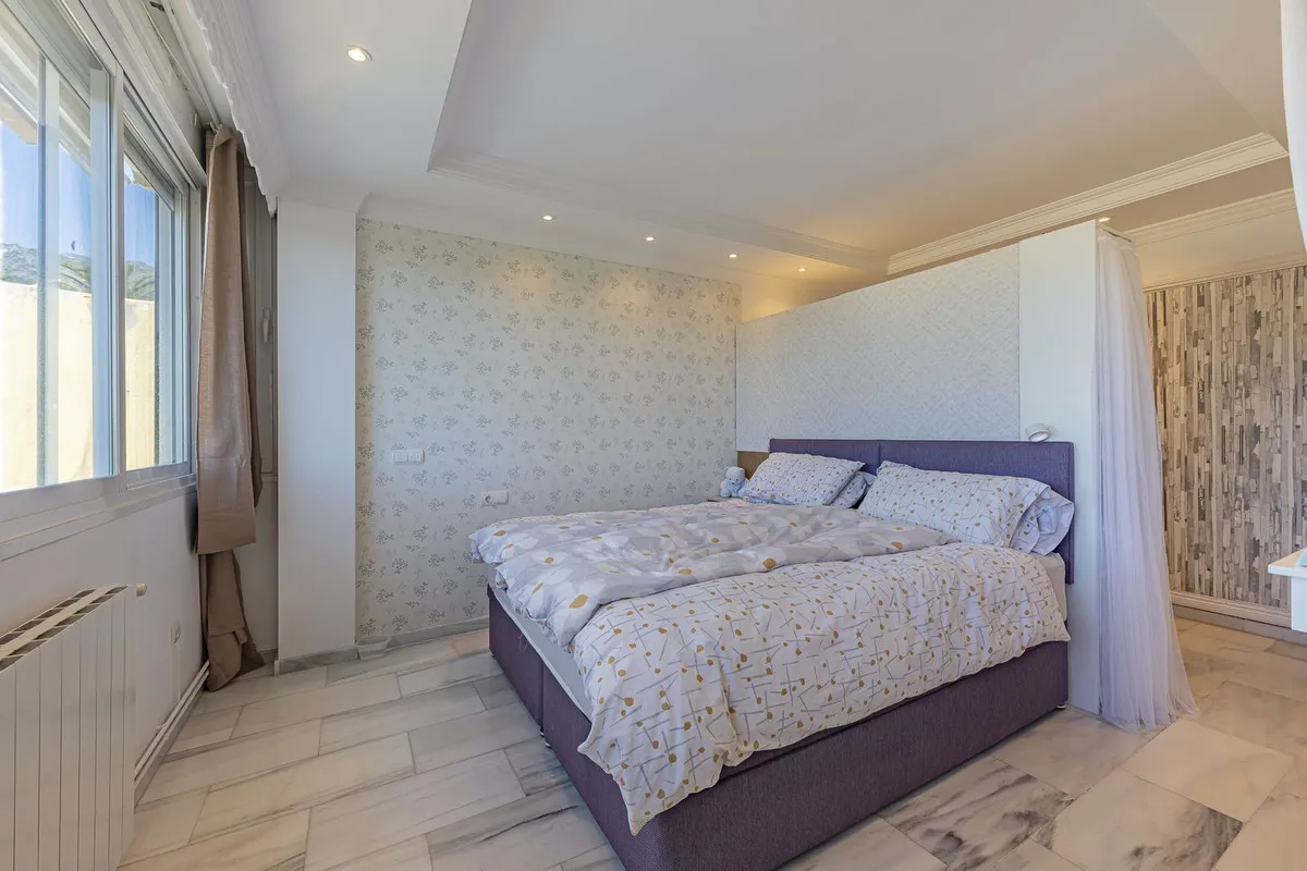 30f9299d-511d-418d-8ae5-7973967295e7