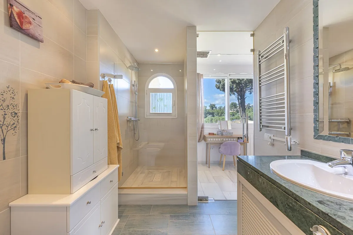 ba1ce1ec-e4bb-4c5e-b9e3-e413b4fefe54