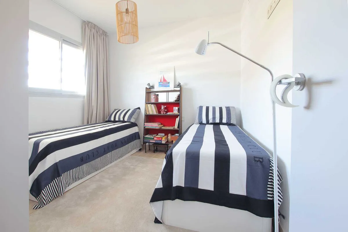 acfee193-0b19-4a40-838f-dc25b584f8d2